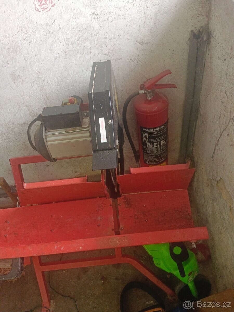 Elektrická okružní pila - HECHT 8220