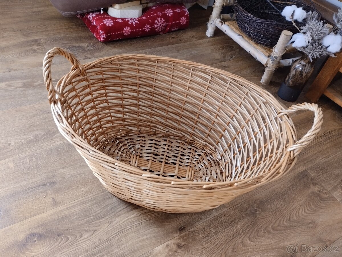 Proutěný koš