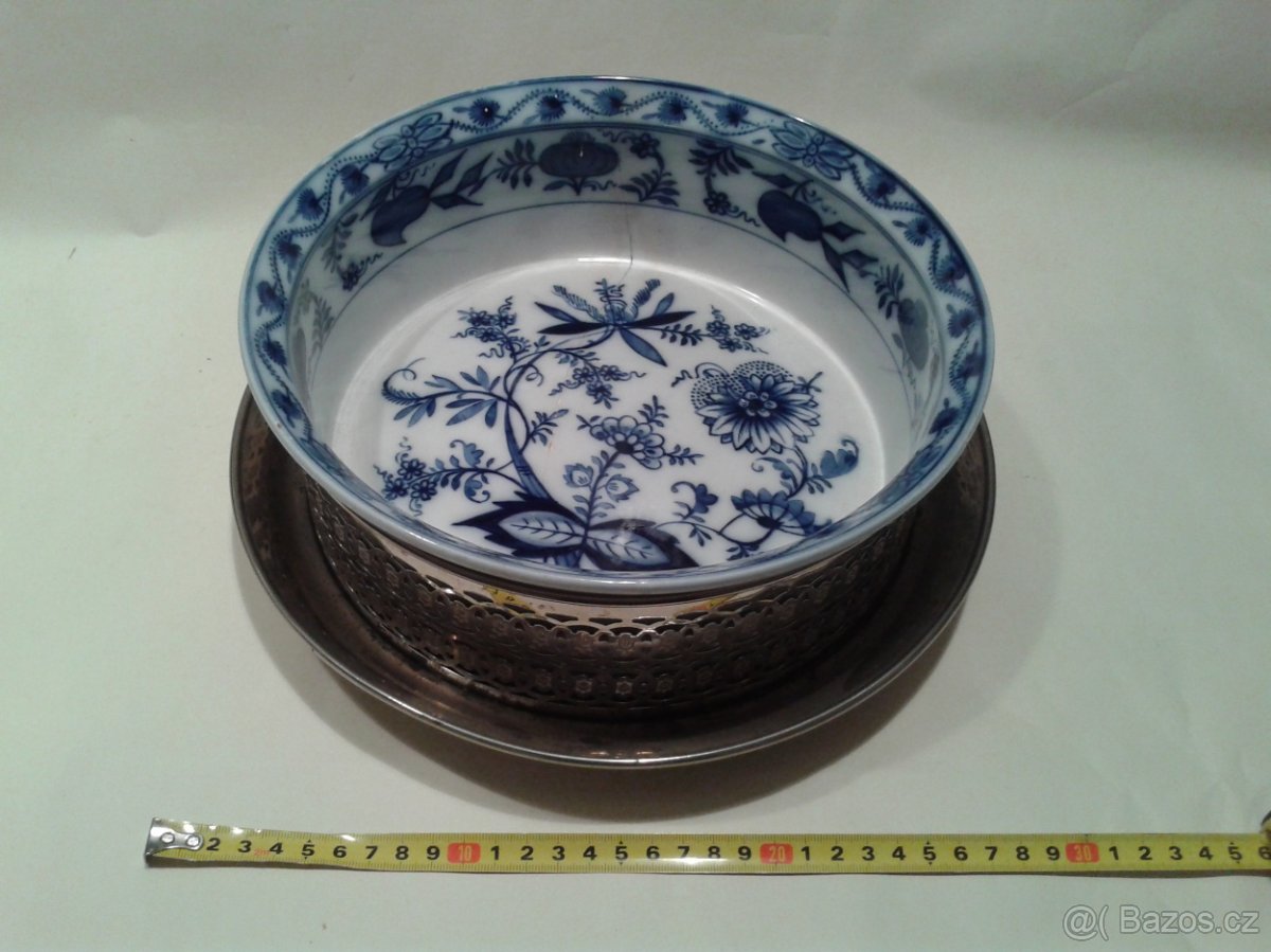 Porcelánová mísa v kovu - "cibulák"