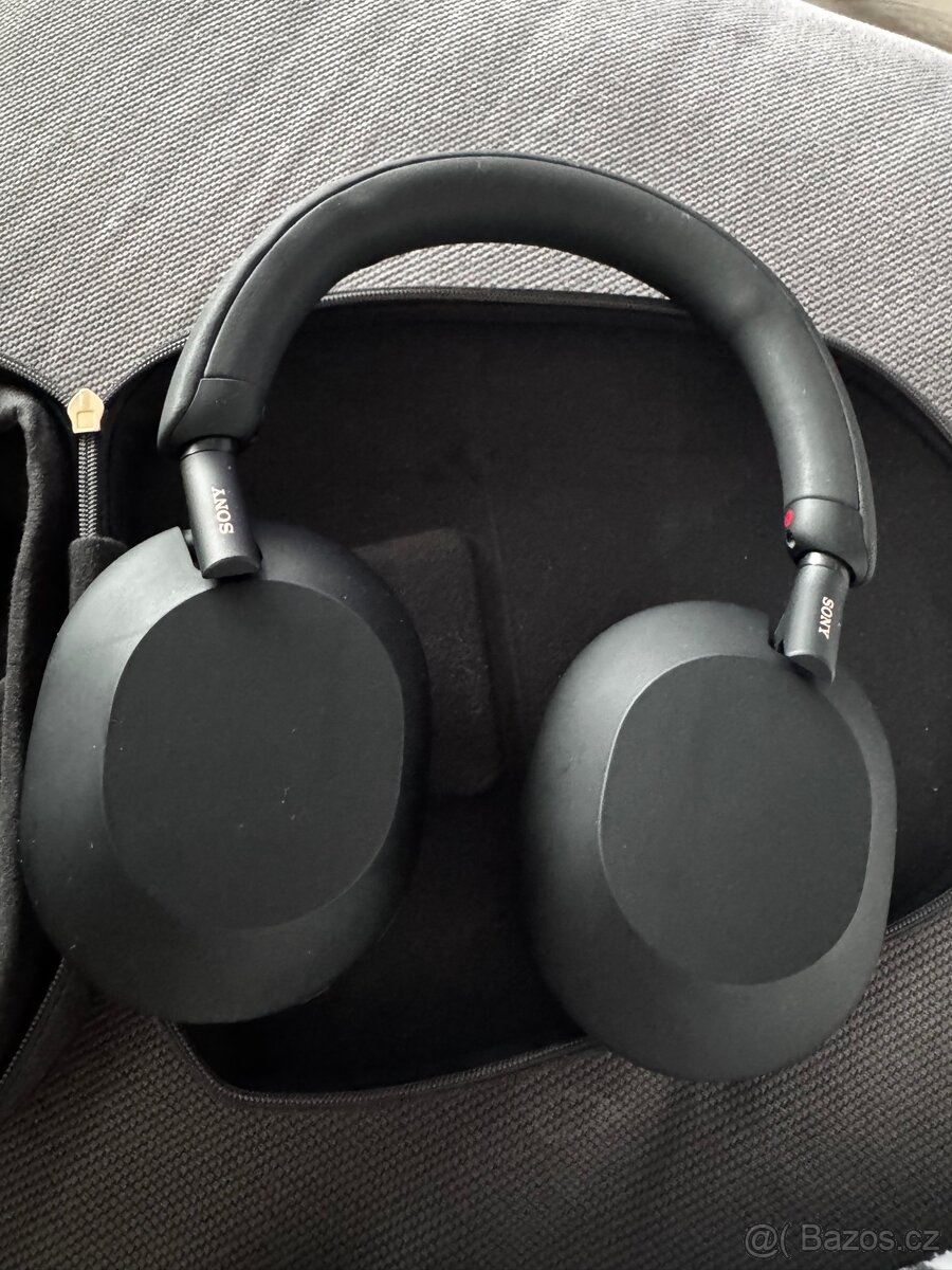 Sluchátka Sony WH-1000XM5 - černá TOP STAV