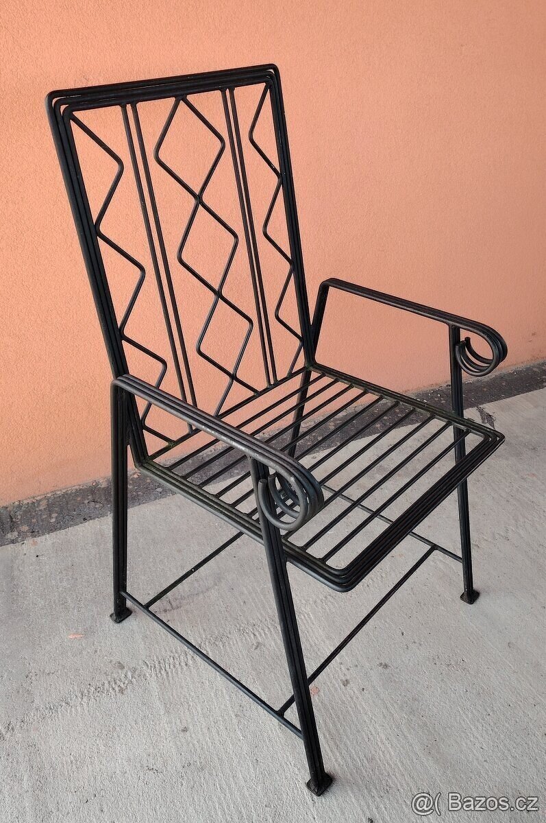 Designový ocelový zahradní křeslo.