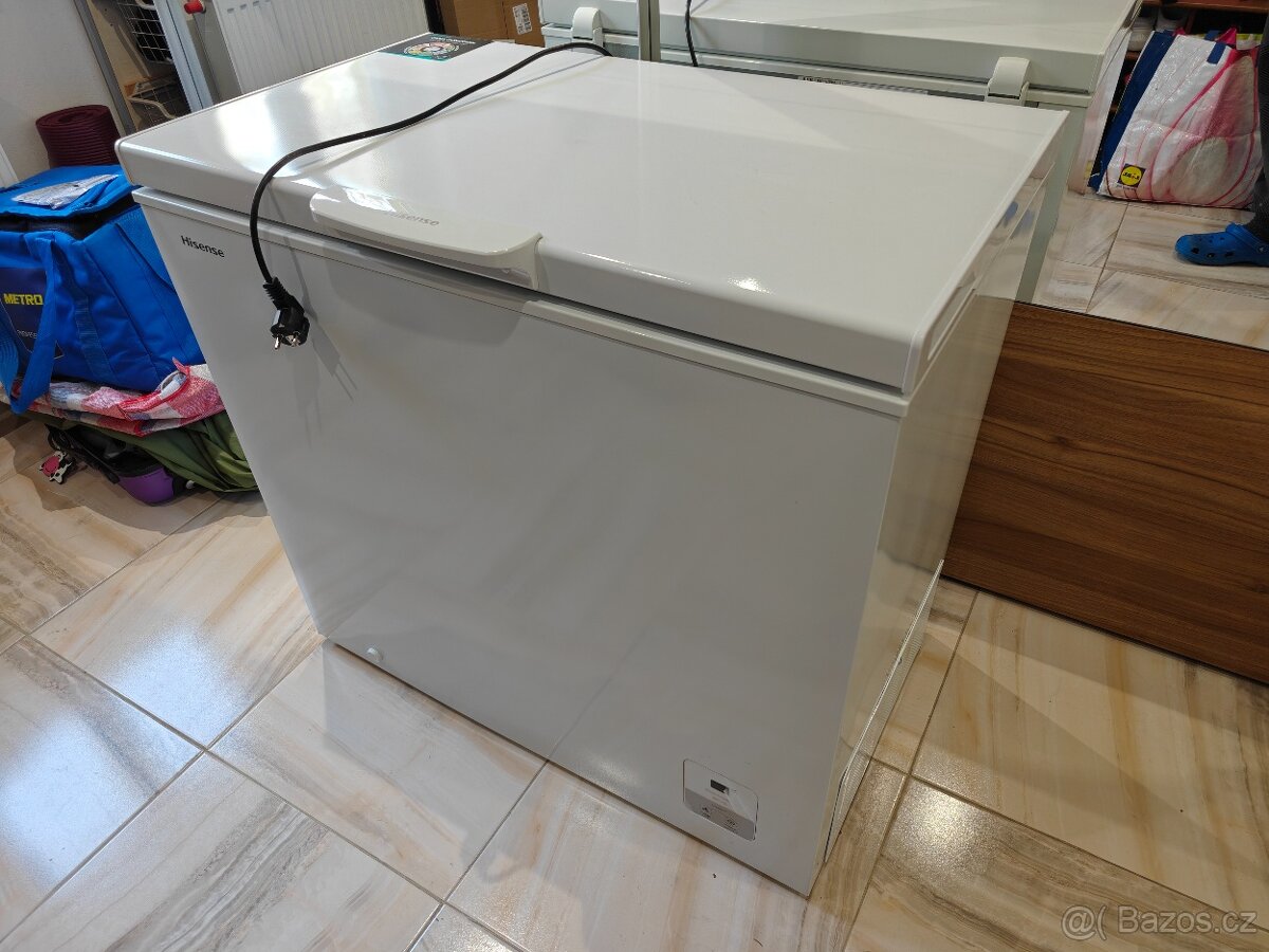 Pultový mrazák Hisense