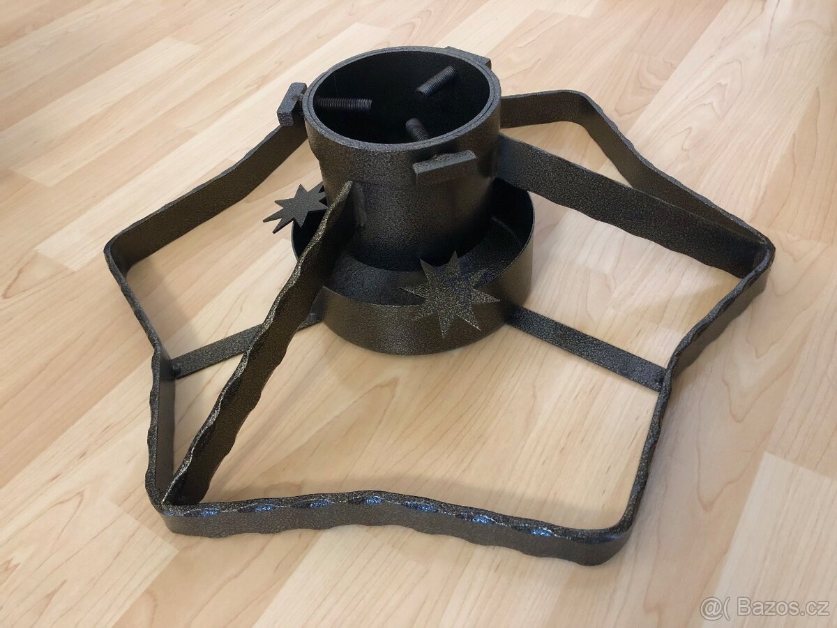 Velký celokovový vánoční stojan na stromeček