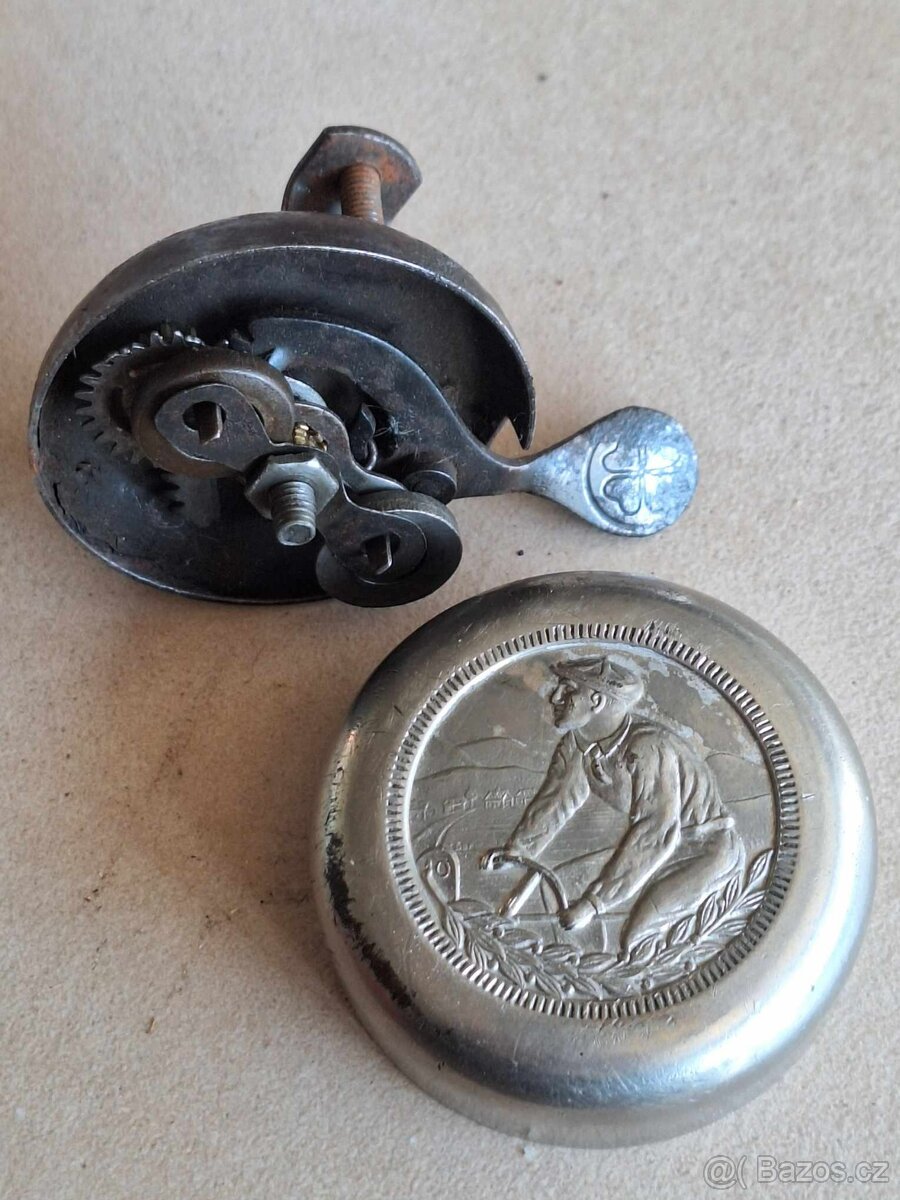 bronzový zvonek na historické kolo