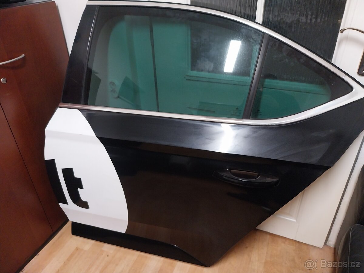 Skoda superb 3 iii sedan leve zadni dvere LF9R