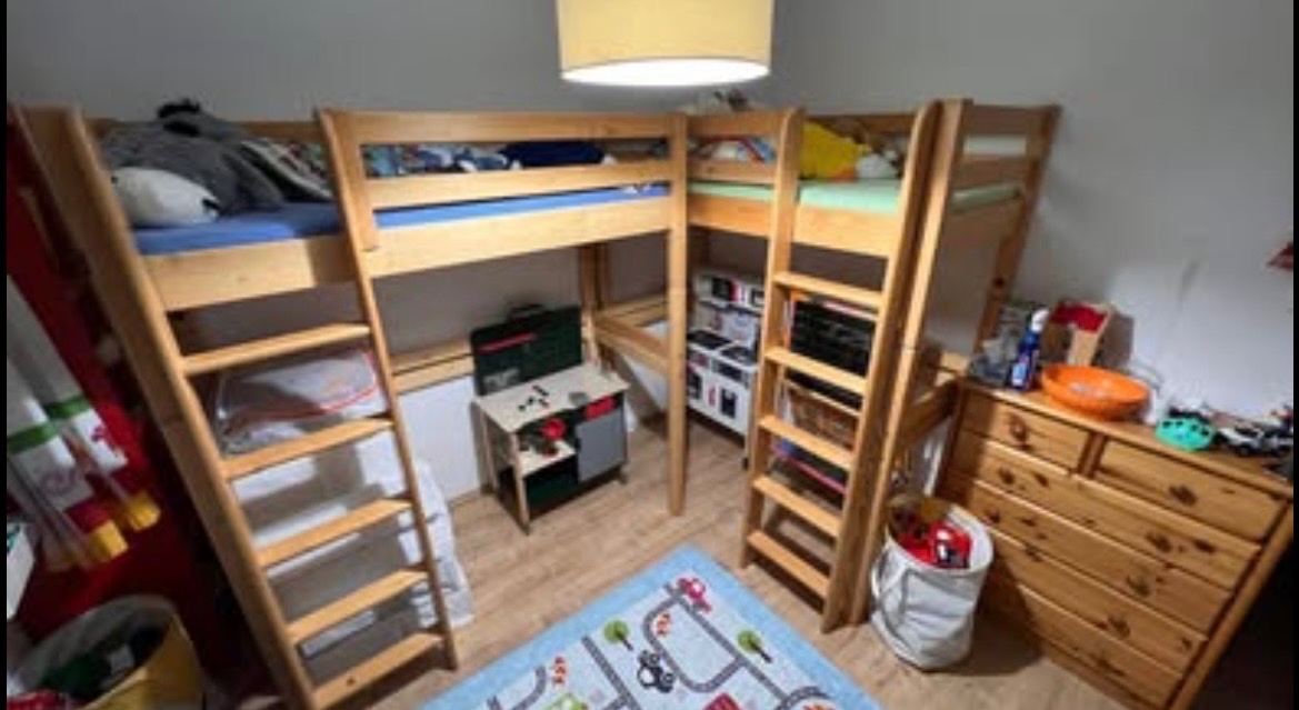 Dvě dětské vyvýšené postele