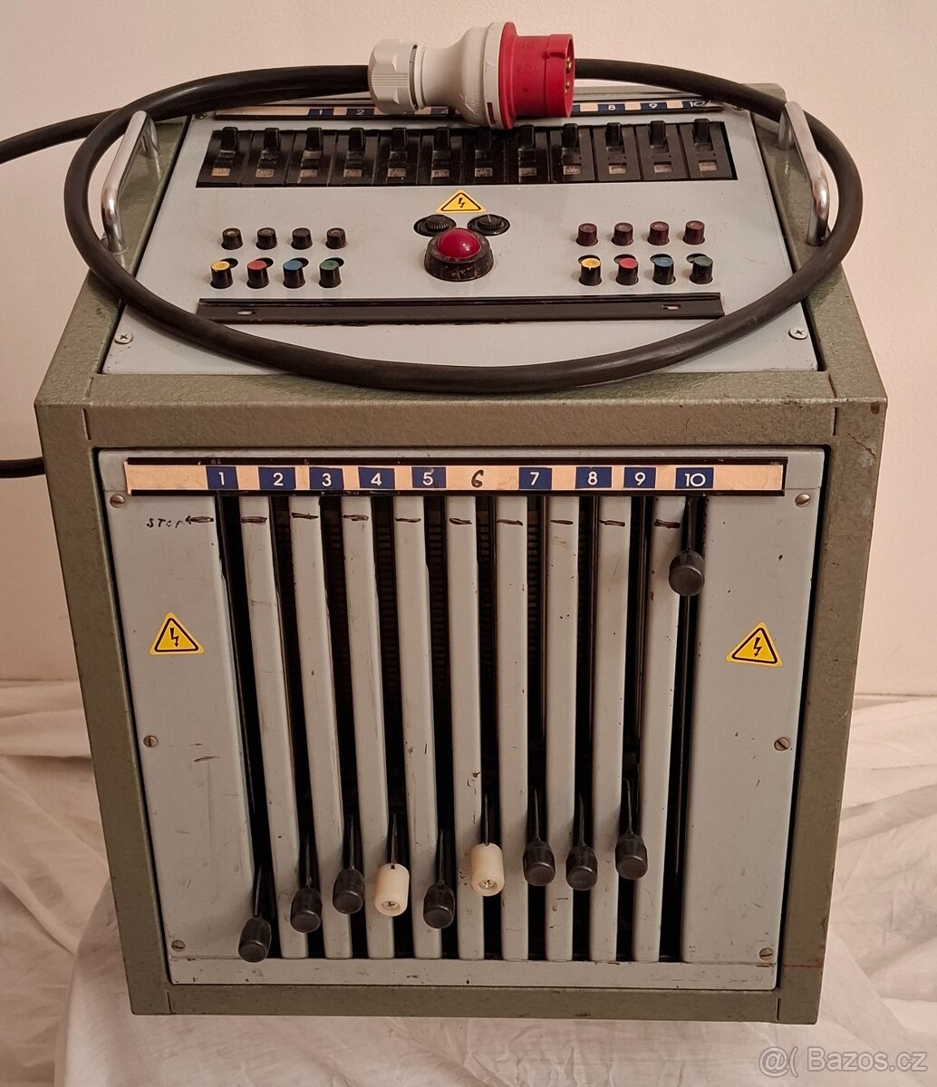 Retro divadelná technika z roku 1976, výrobné č. 6