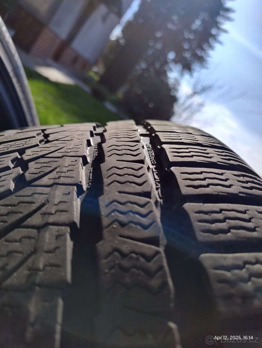 zimní pneu 235/45/18