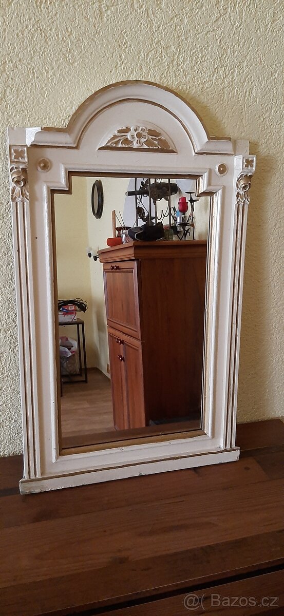 STAROŽITNÉ ZRCADLO