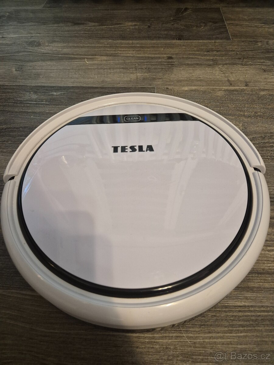 Robotický vysavač Tesla