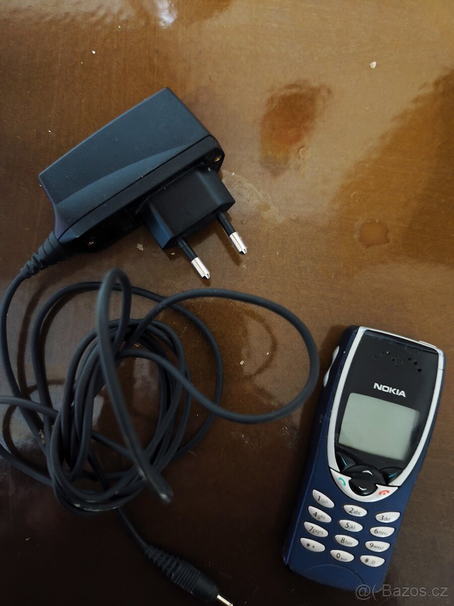 Nokia 8210