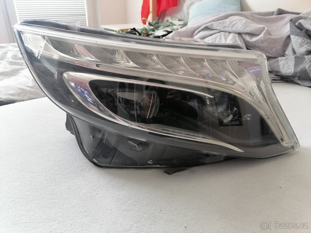 Pravé přední světlo MERCEDES TŘÍDA V W447