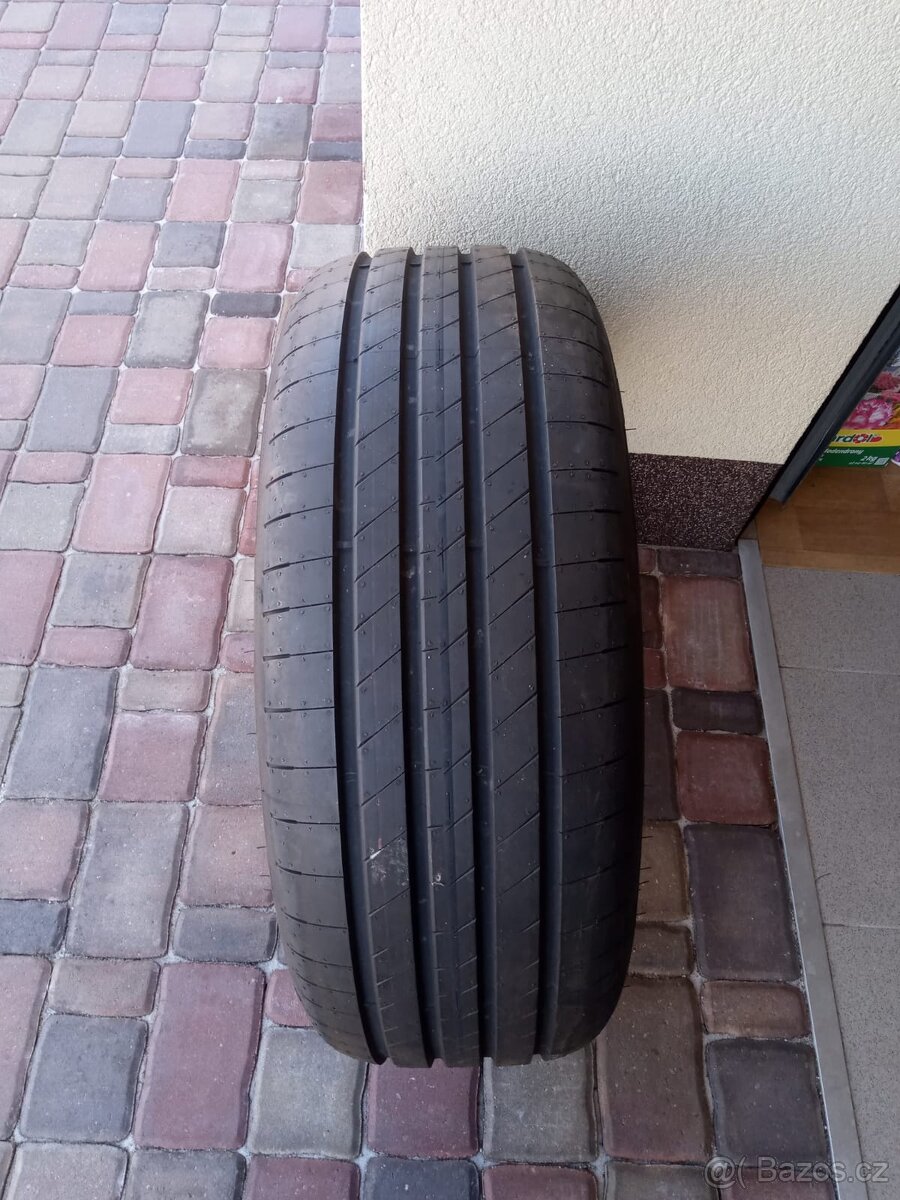Letní pneu 235/45 R 19 Goodyear