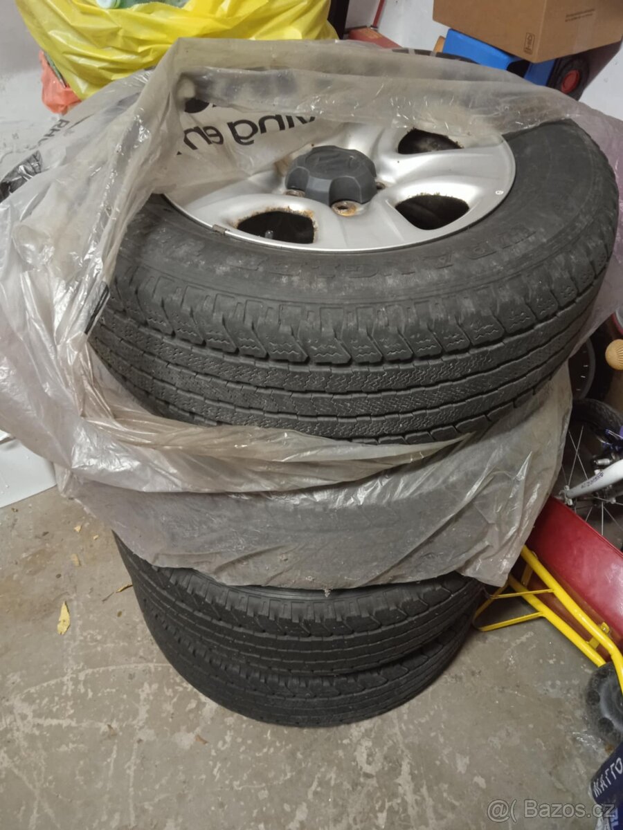 Pneu GOOD YEAR. M+S 215/70R16