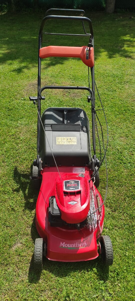 Benzínová sekačka s pojezdem motor briggstratton