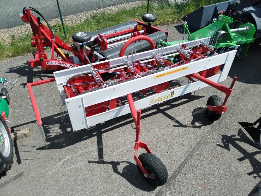 Pásový obraceč a shrnovač "TON" 170 a 210 280
