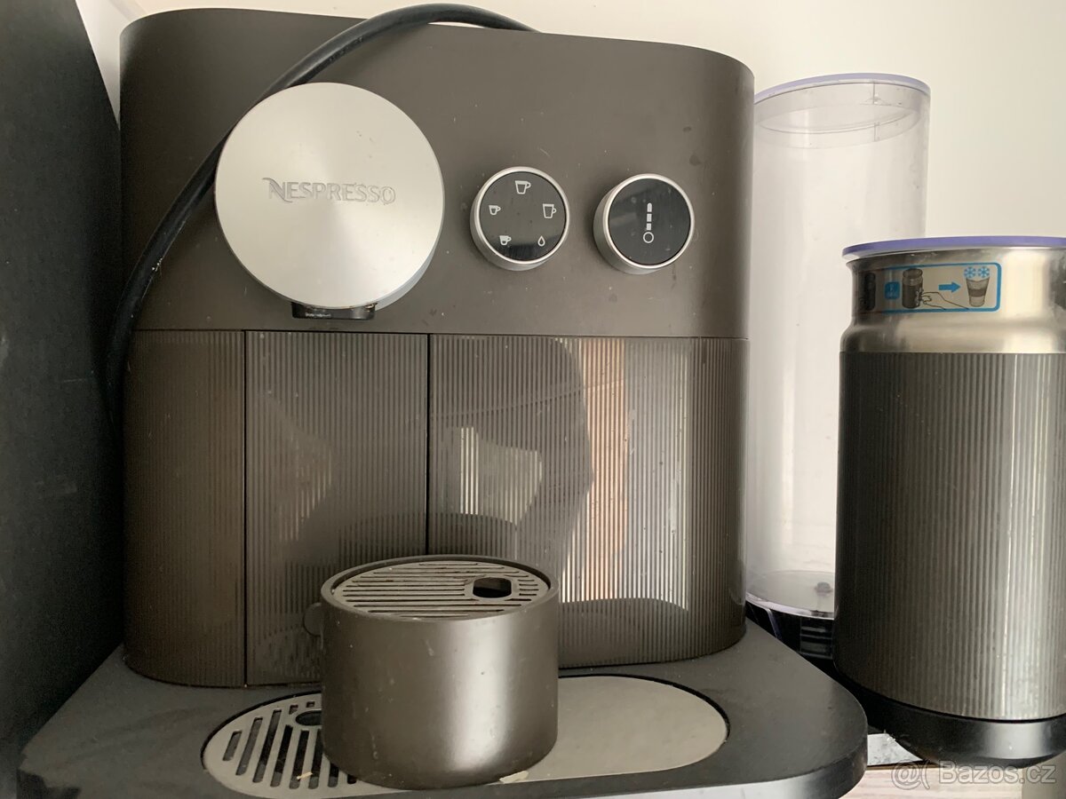 Kávovar Nespresso milk expert