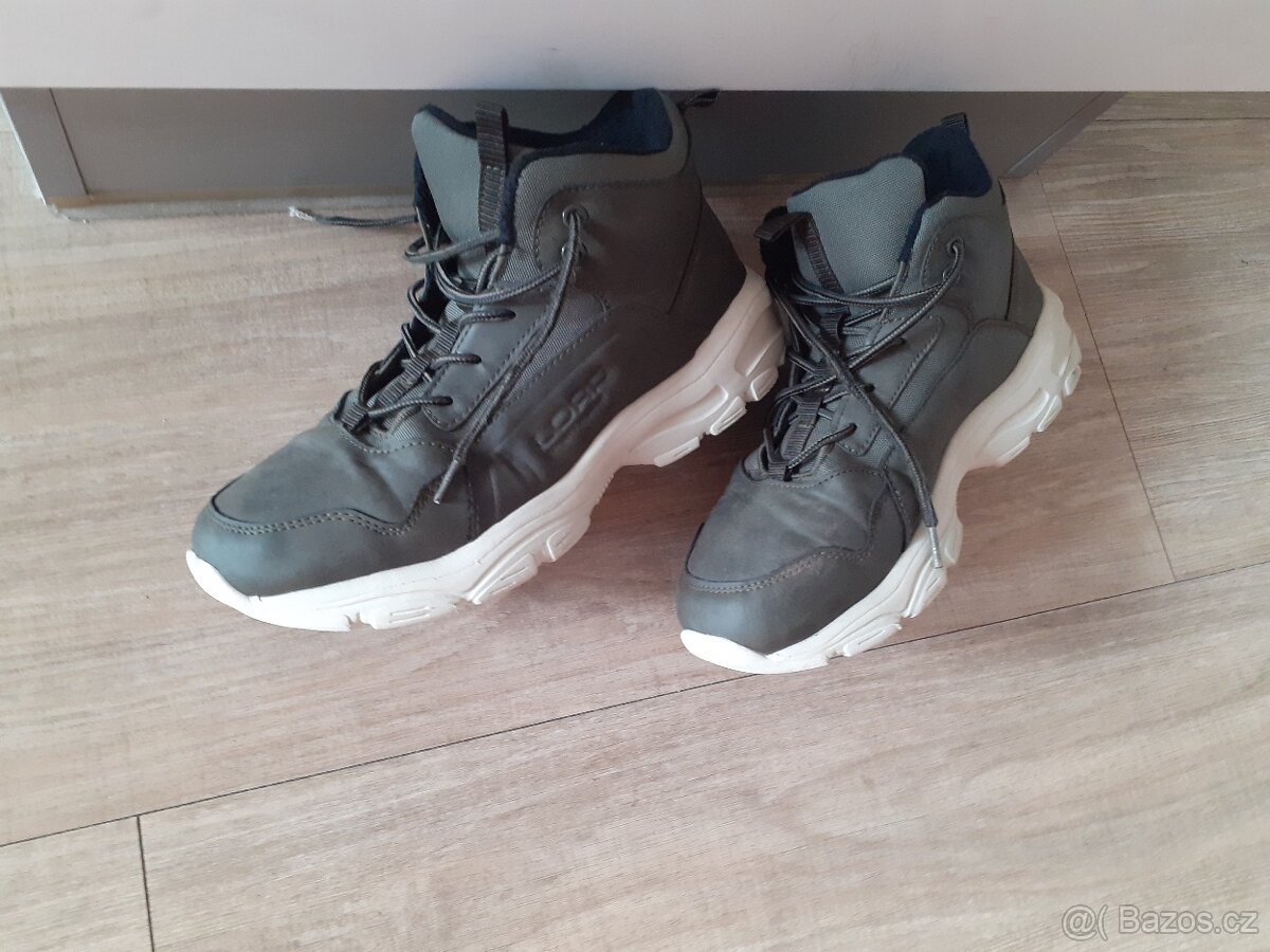 Prodám jun. kotníkové boty Jasper vel. 40, stélka 25,5cm