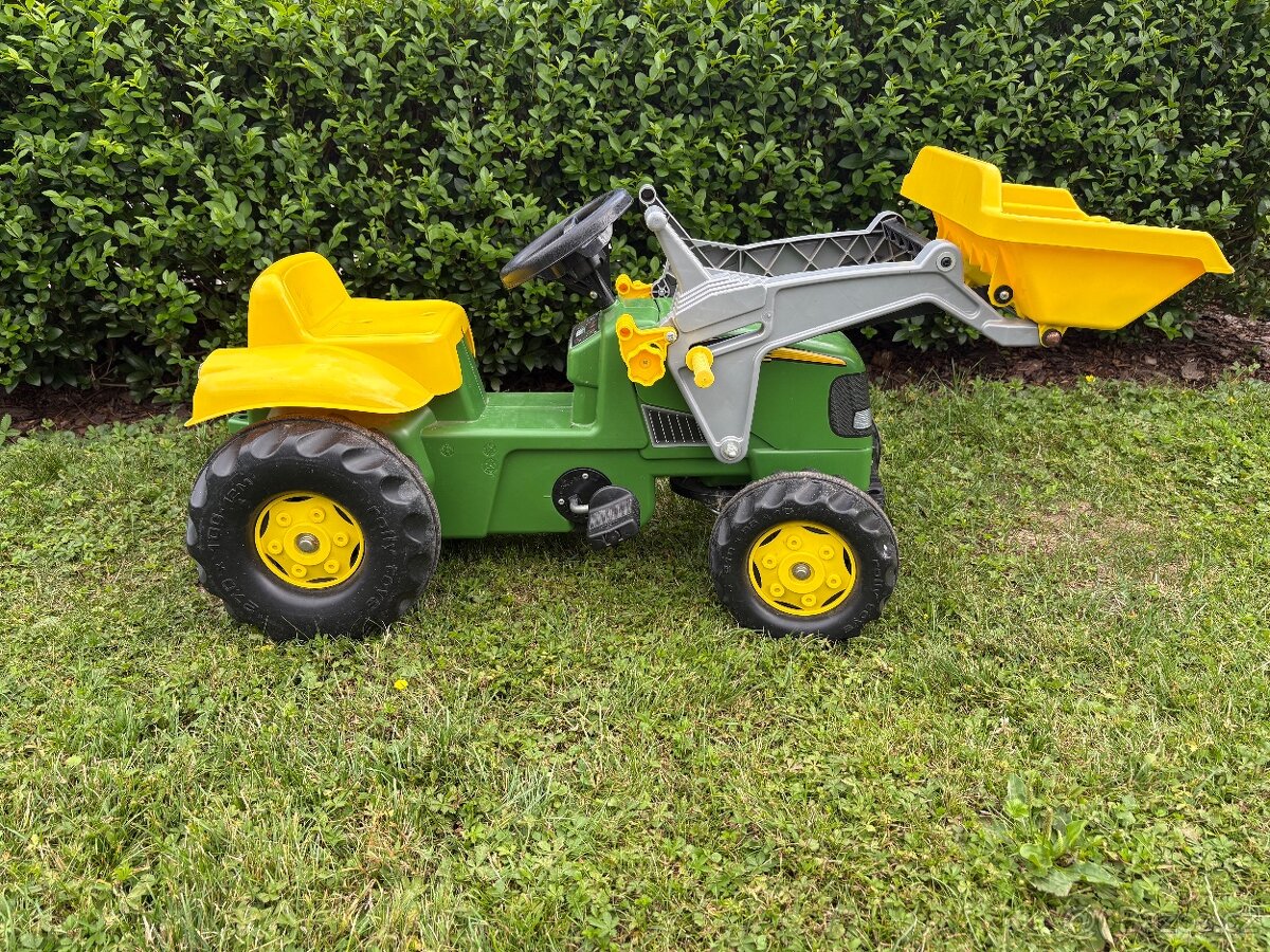 Šlapací traktůrek John Deere