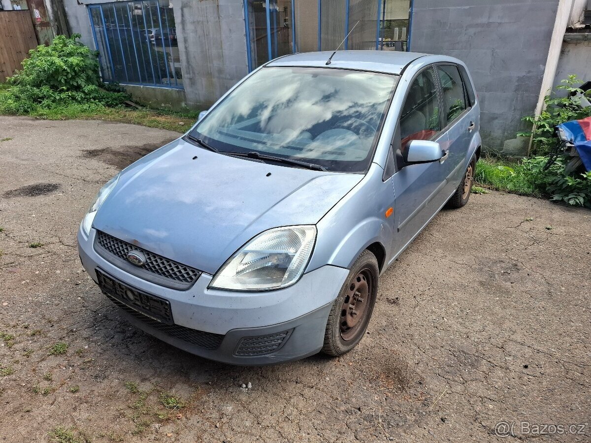 Fiesta benzín momentálně je bez stk