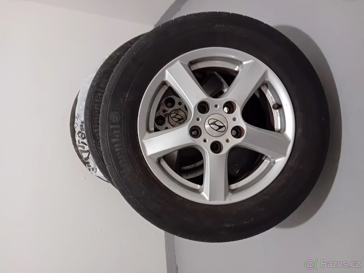 Prodám alu.kola Hyundai.Obuté na letních pneu