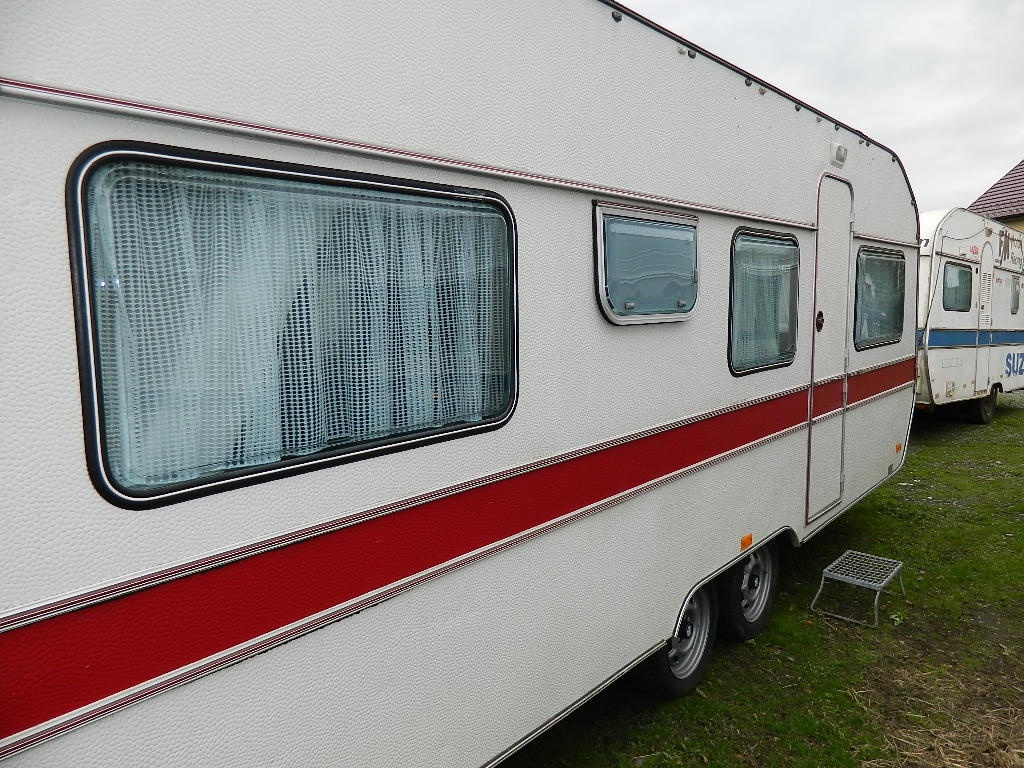 Dvouosý karavan Wilk - výborný stav