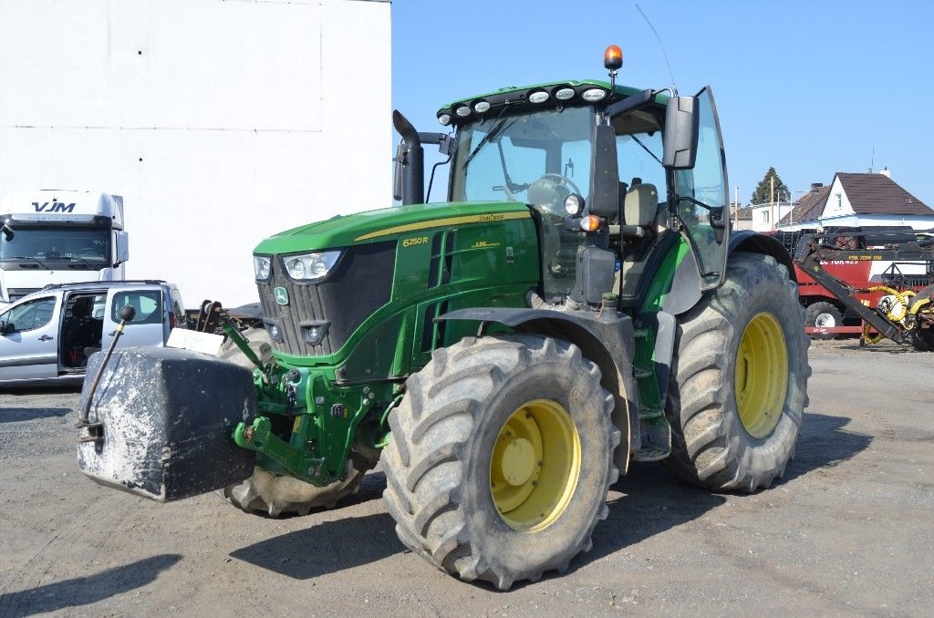 JOHN DEERE 6250R - KOLOVÝ TRAKTOR