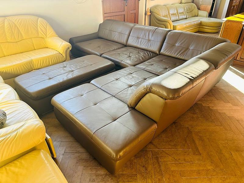 904 Kožená rohová sedací souprava sedačka + taburet