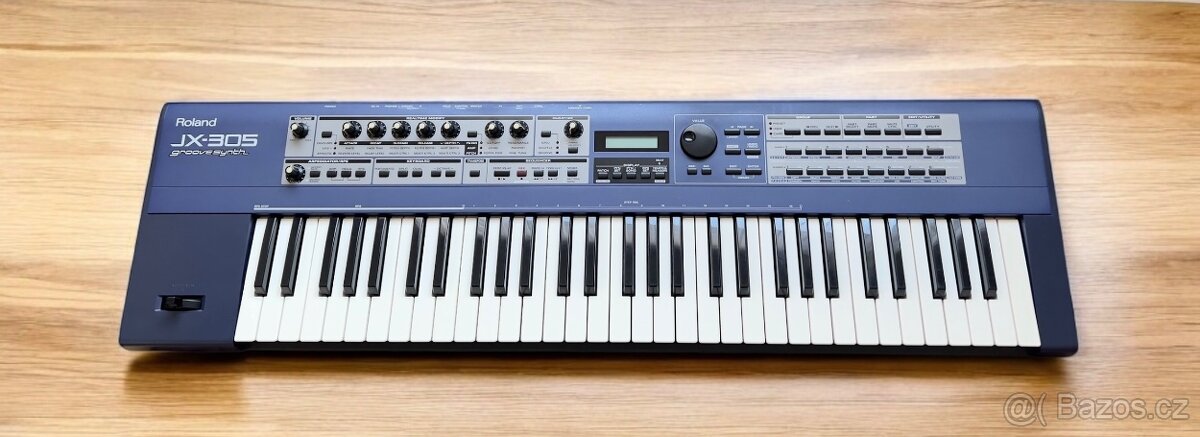 Roland JX - 305 GrooveSynth - syntenzátor - klávesy MIDI