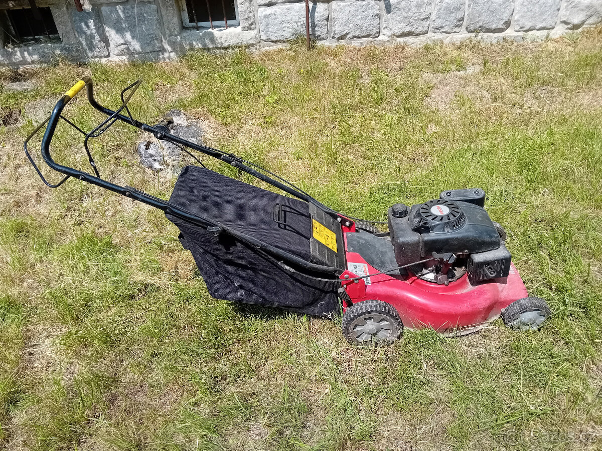 Prodám sekačku s pojezdem Hecht