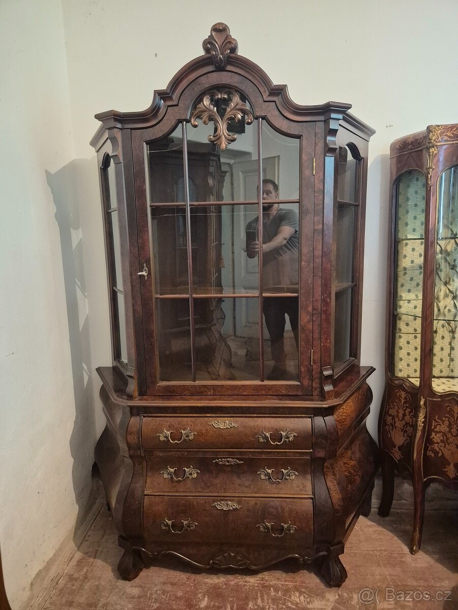 Vitrína / skleník v barokním stylu - břichatka