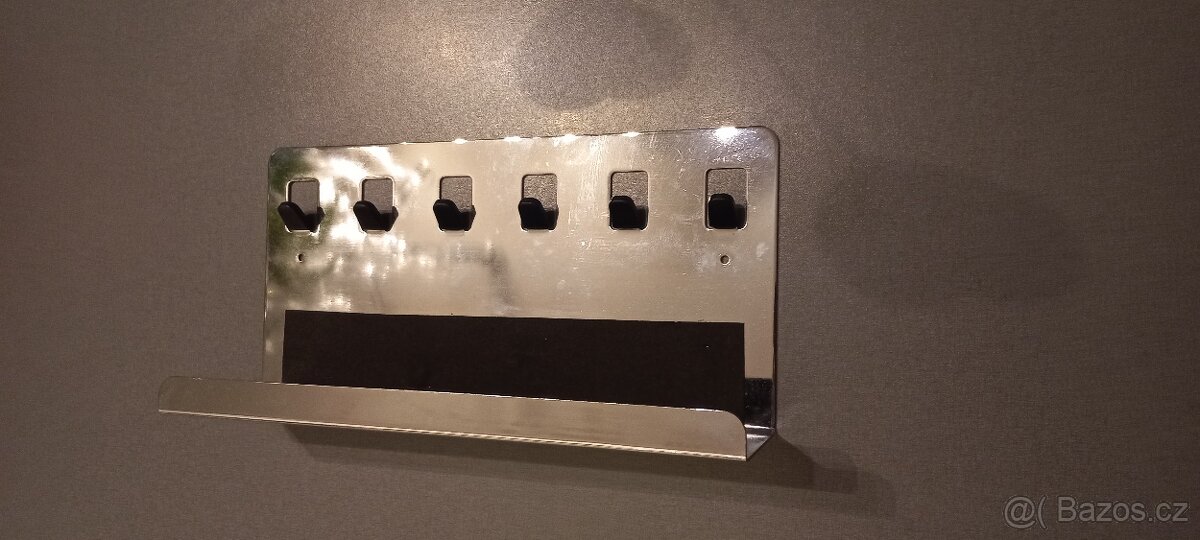 Lišta, polička, věšák na klíče kovová, lesklý chrom, 15 cm x