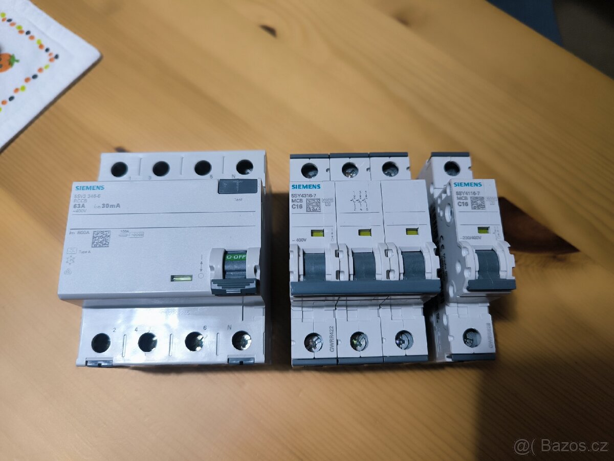 Elektroinštalačny materiál ističe a prúdový chránič