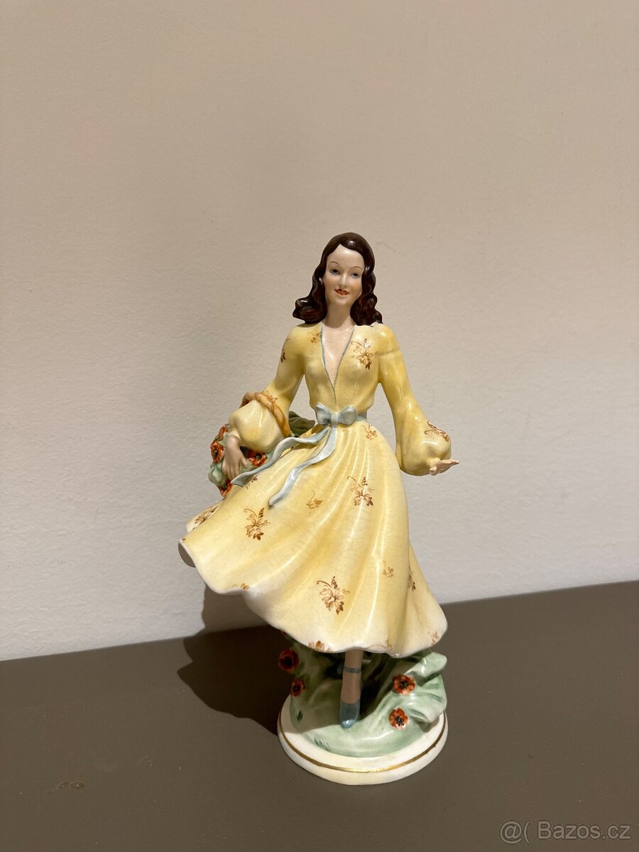 ROYAL DUX - Dívka s košíkem