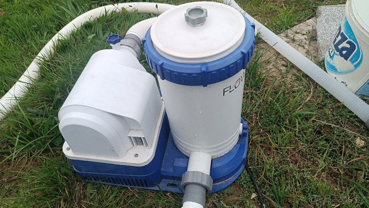 Výkonná bazénová filtrace a vysavač