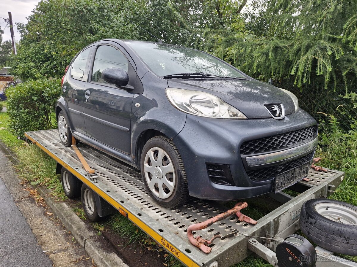 Peugeot 107, r.v.2011, 0,9i,110000 km, klima