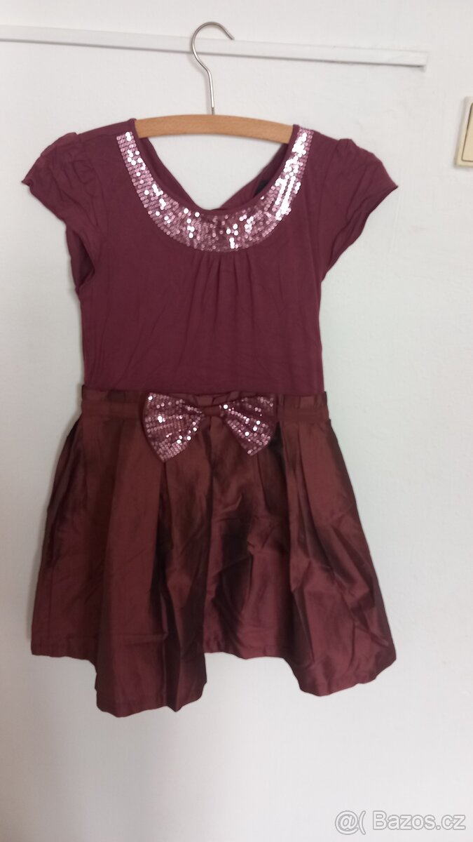 Dívčí šaty velikost 120