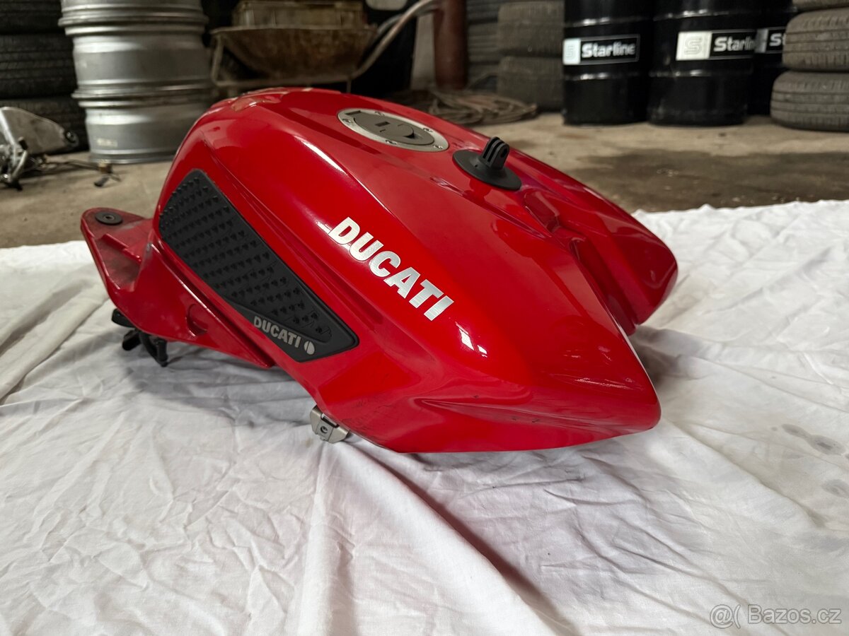 Nádrž Ducati 848,1098,1198