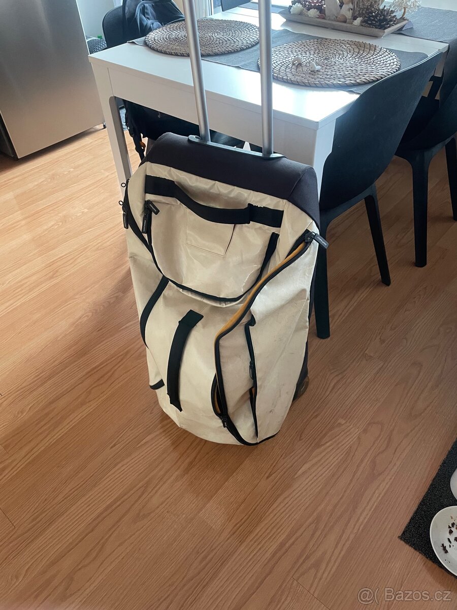 Koupím tento kufr na kolečkách