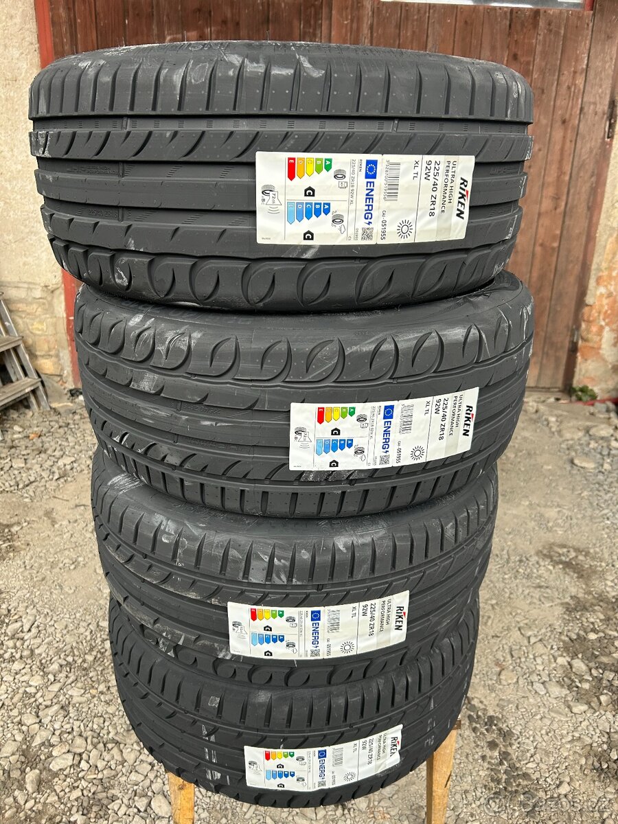 Prodám gumy 225/40/18 nové