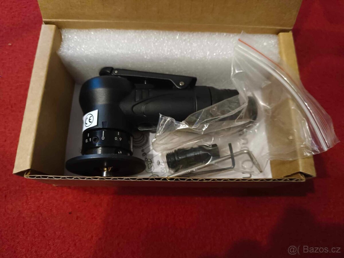 Pneumatický odjehlovací systém