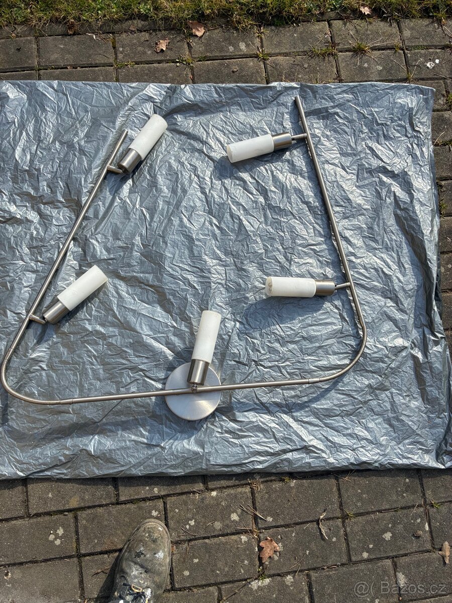 Stropní svitidlo s rameny