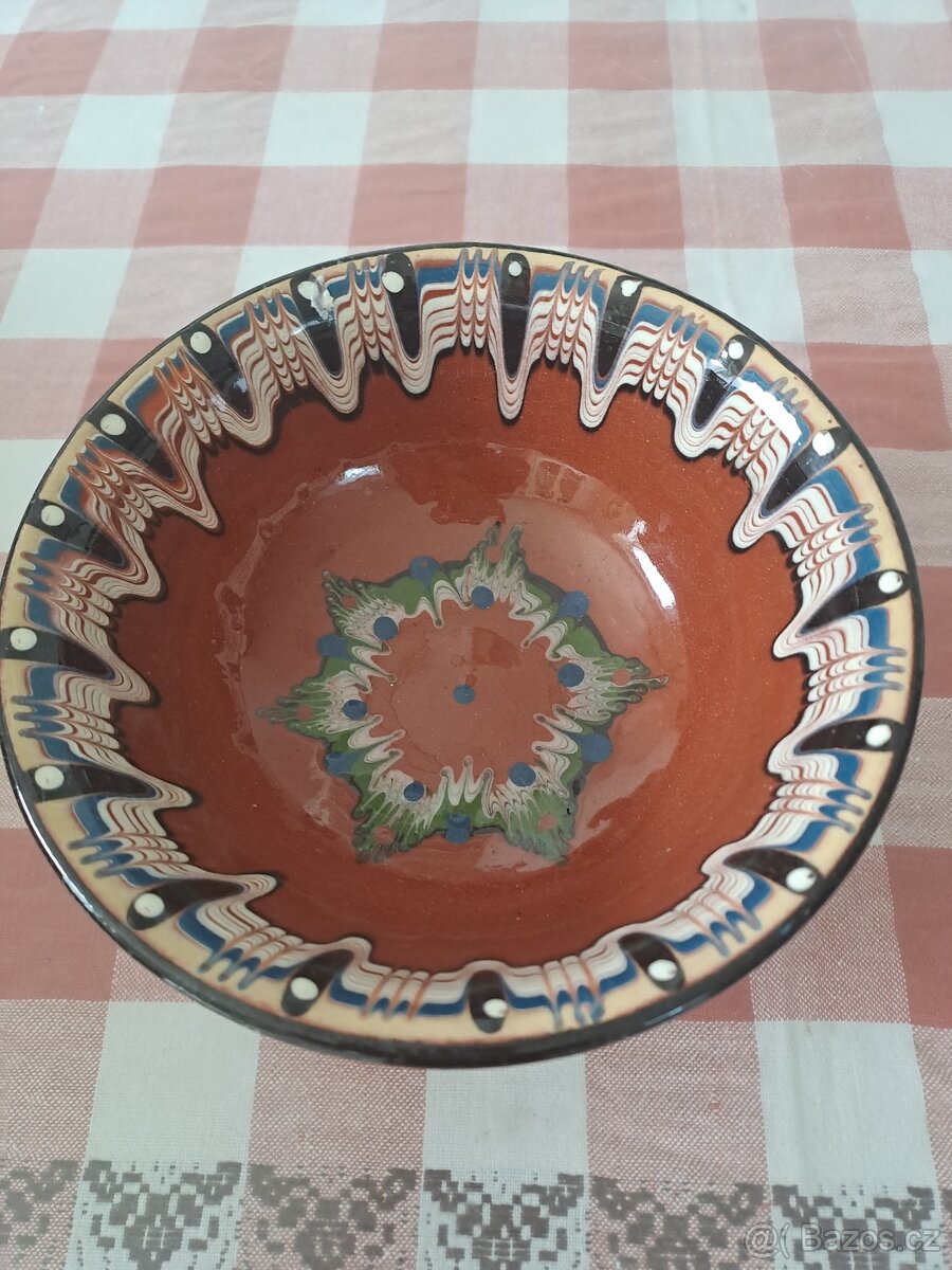 Keramická miska malovaná pod glazurou
