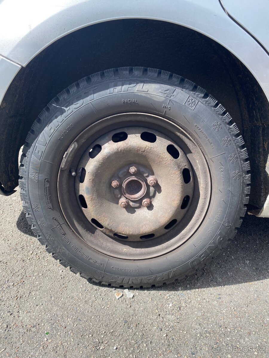 Ford sada na originál plechových discích 6Jx15 H2 ET 52,5