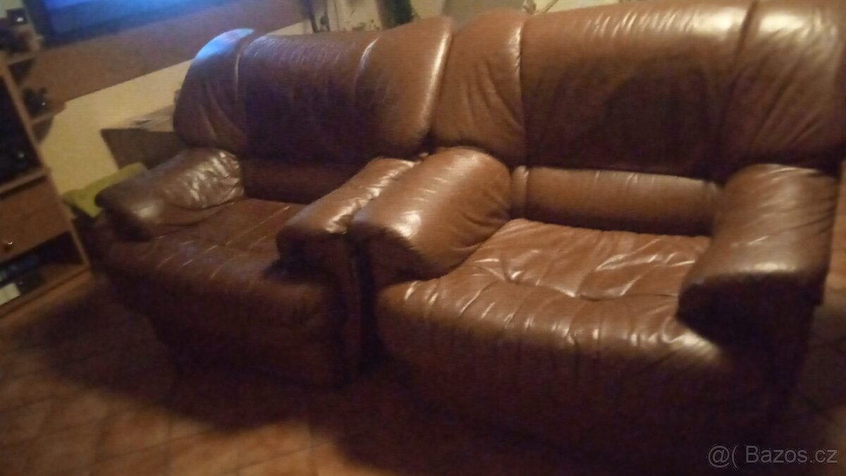 Prodám starší koženou sedačku + 2 křesla