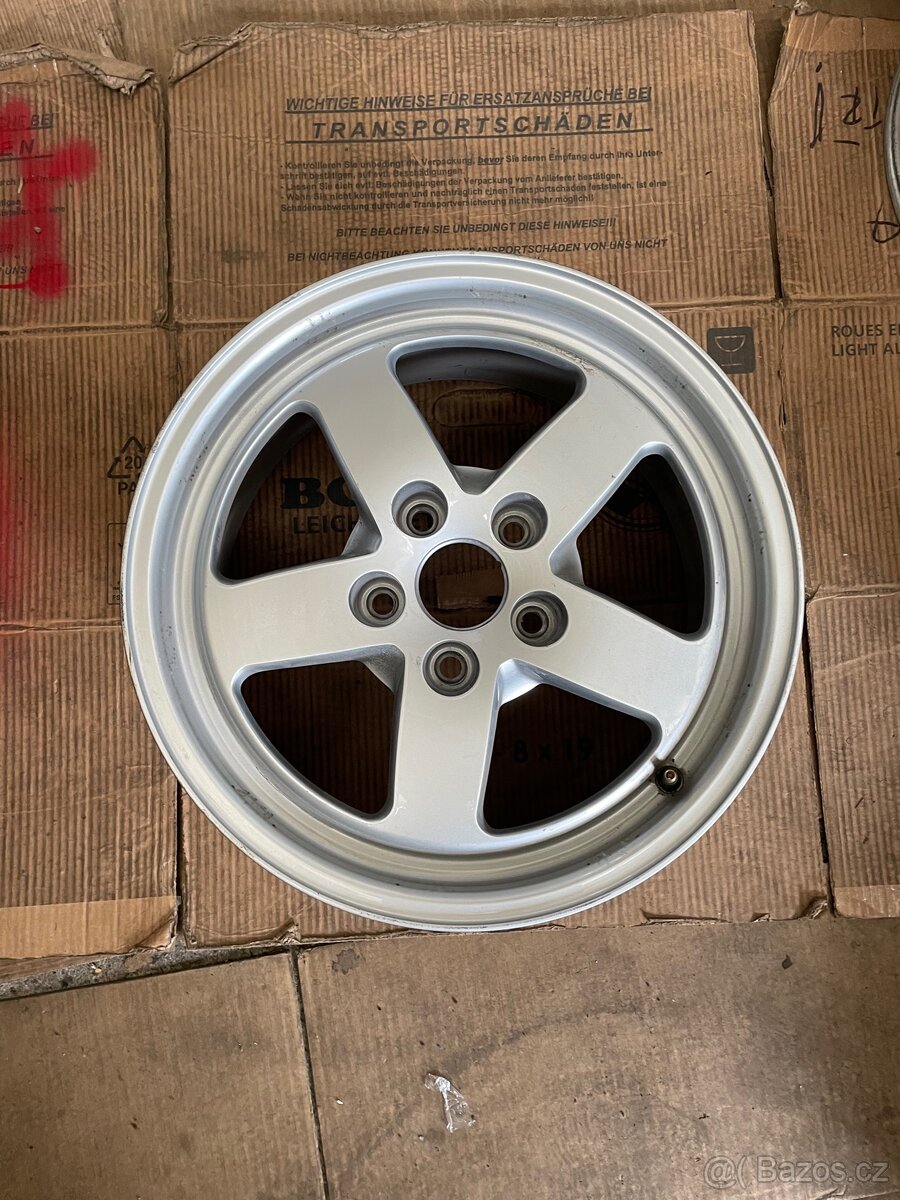 Alu kola R16