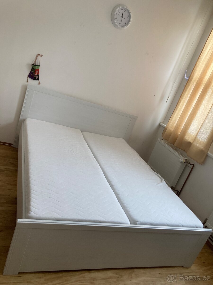 Postel s matrací 160×200 cm – velmi dobrý stav