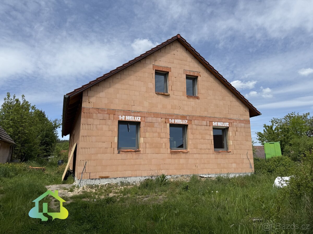 Prodej stavebního pozemku (615m2) a rodinného domu (144m2),