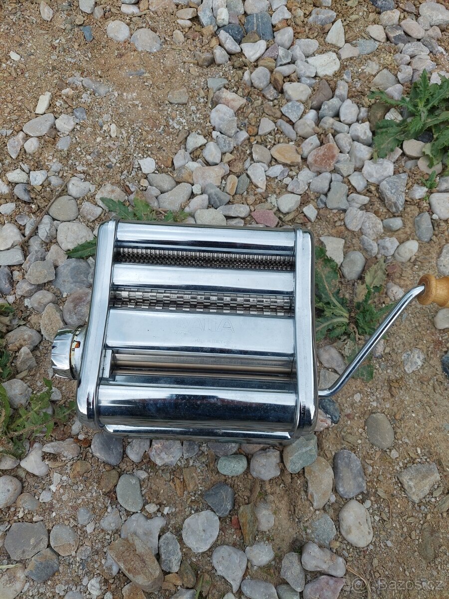 Starý, mlýnek na těstoviny, špagety