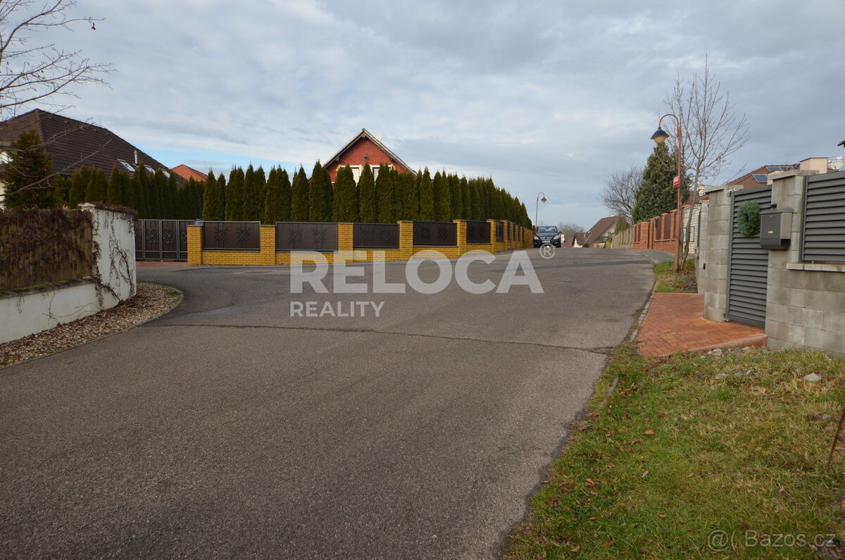 Soubor stavebních pozemků, 850m2 a 846m2, ing. sítě, cesta,